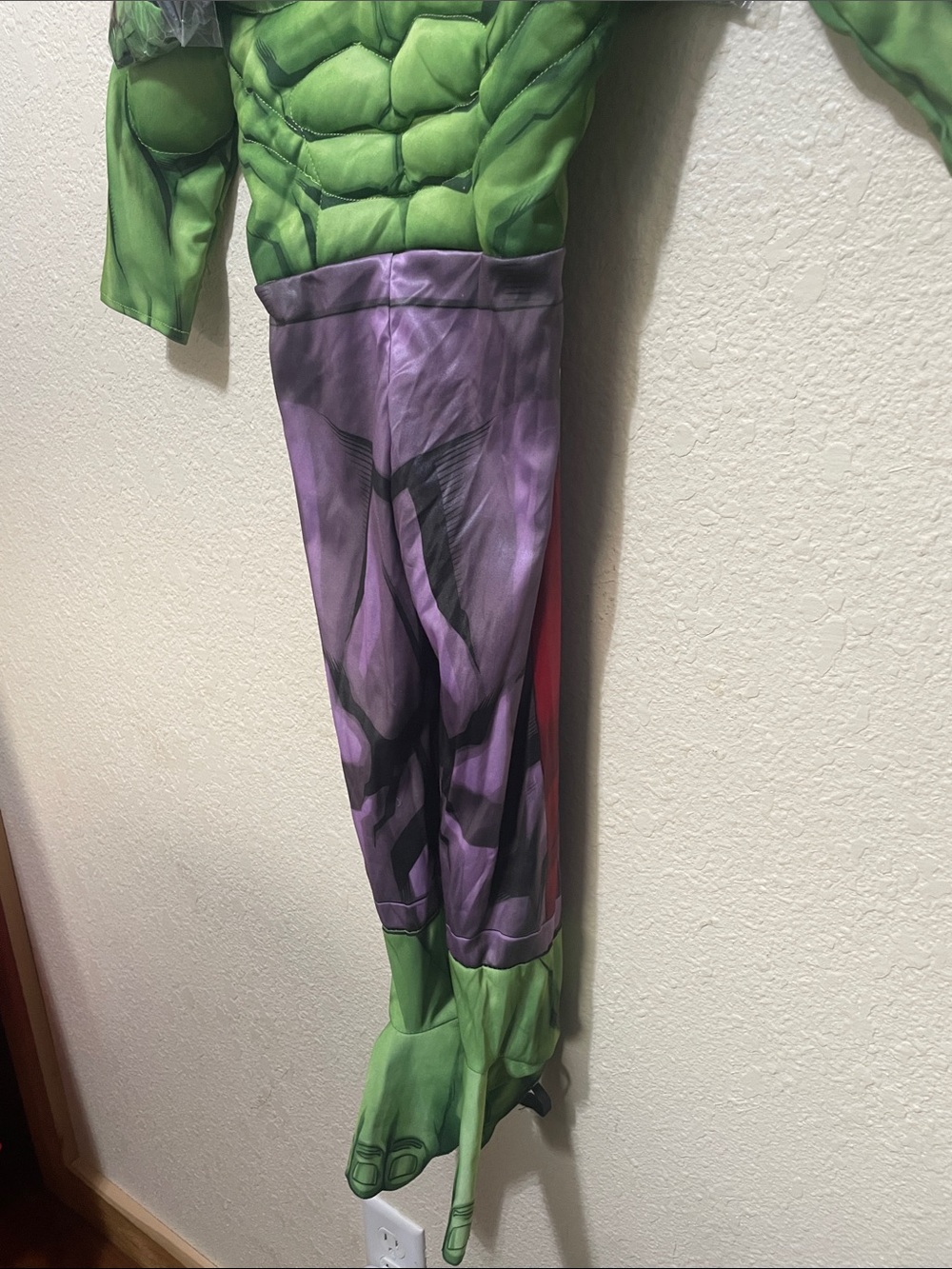 Marvel Avengers Child's Hulk Costume. NWT. Size 3T/ 4T. - Picture 6 of 9